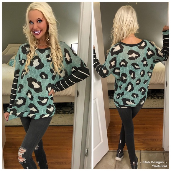 Tops - 🥰LAST 1! Animal Print Pattern Block Mint Tunic!